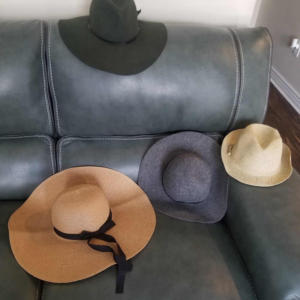 4 hats 2 summer & 2 wool American Eagle Outfitters Old Navy & Sowift hat